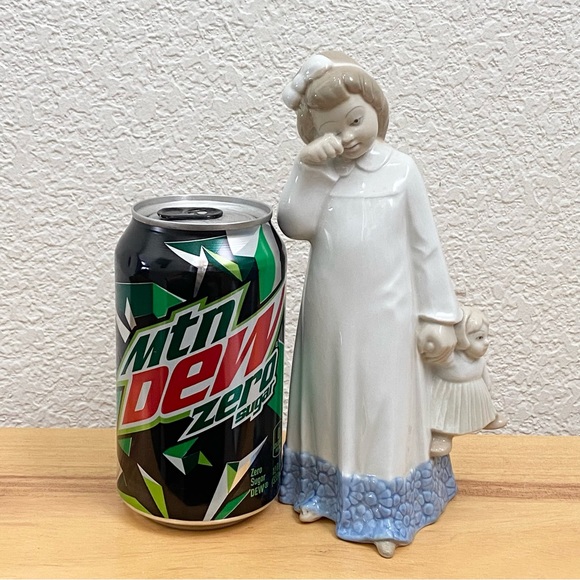 Vintage D’ART S.A. Blue/White Porcelain Sleepy Girl Holding Teddy Bear Figurine - Picture 5 of 15